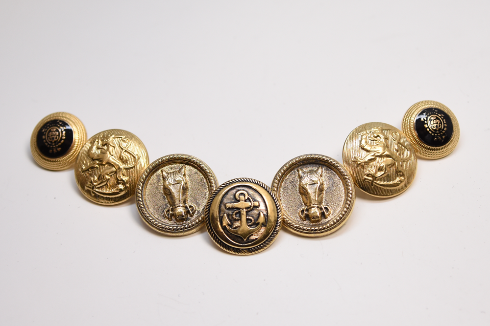 Koristeellisia nappeja NanoDAu pinnoitteella